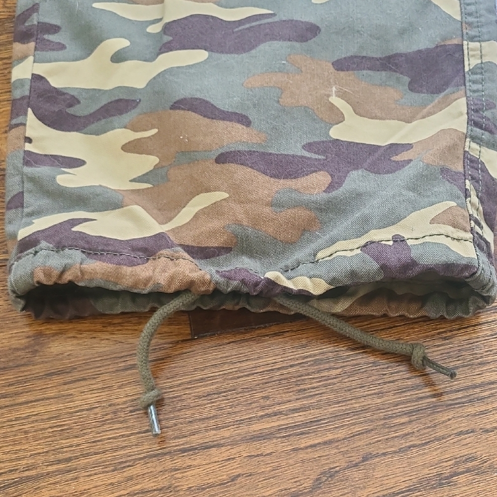 Levi's High Rise Camo Women Jeans - Picture 4 of 9